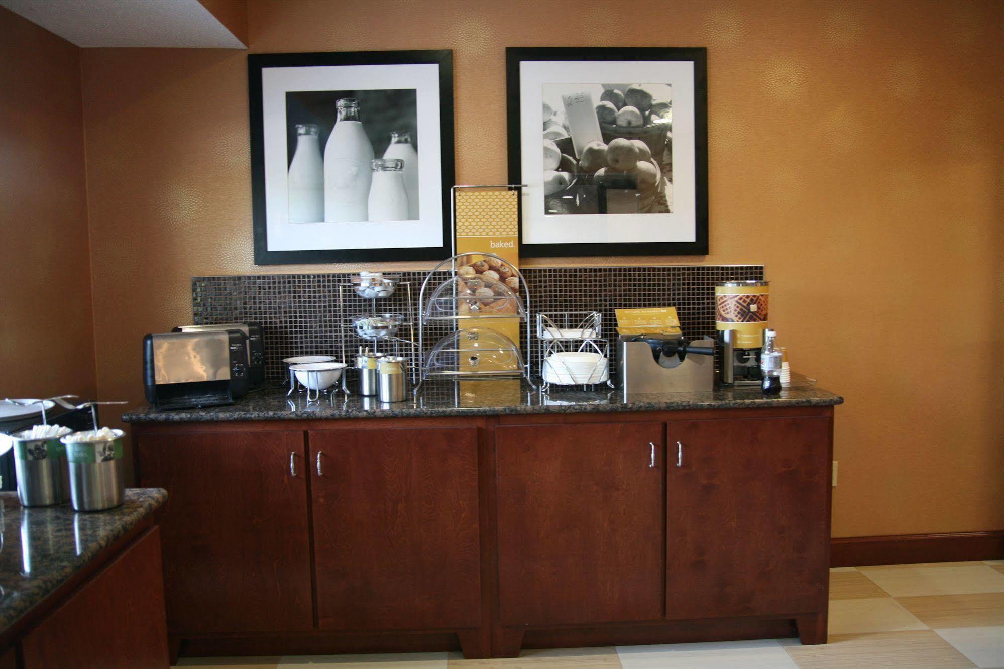 Hampton Inn Manhattan Bagian luar foto