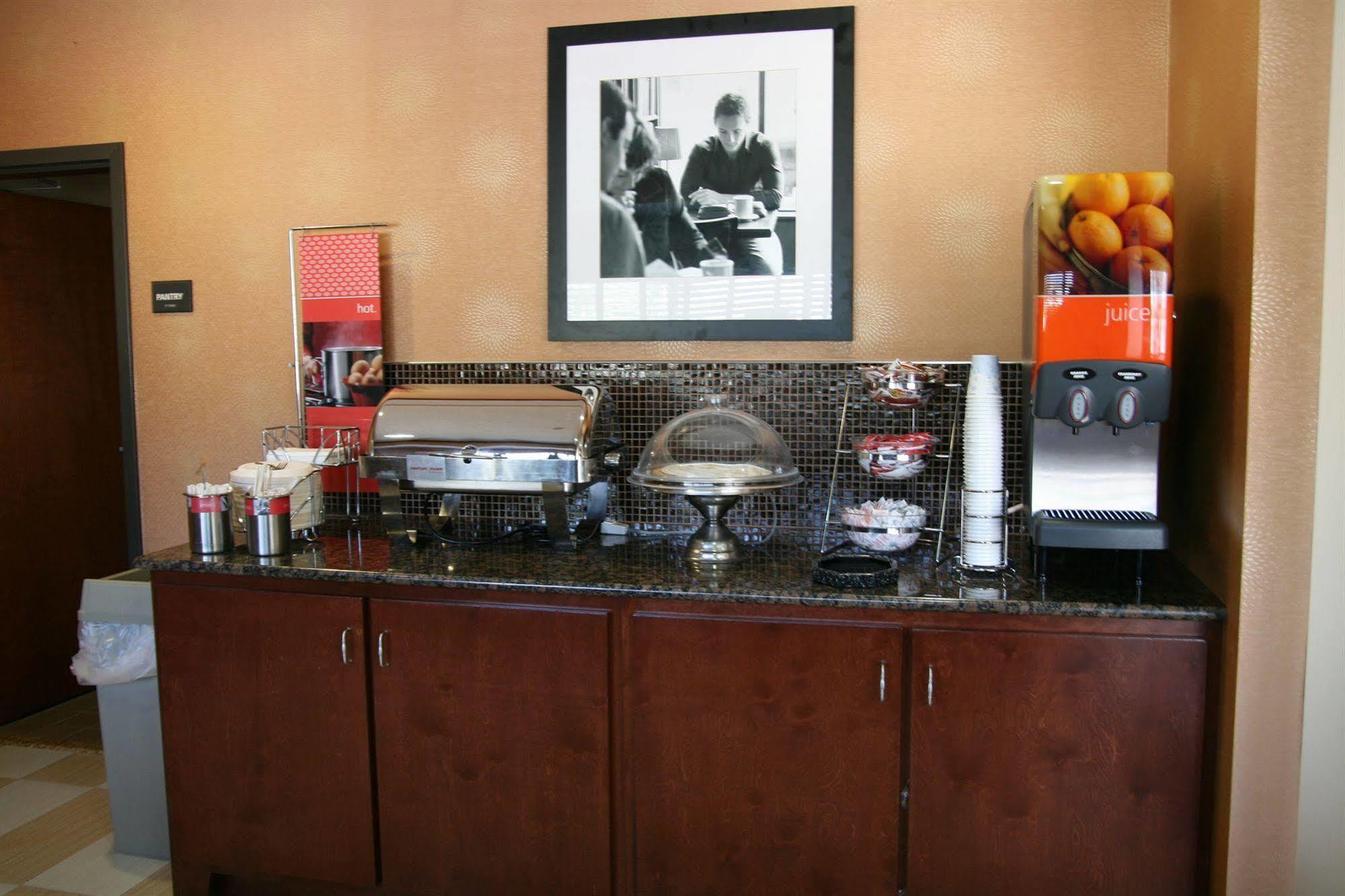 Hampton Inn Manhattan Bagian luar foto
